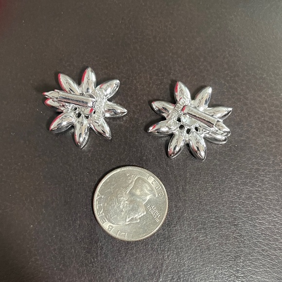 Vintage Sarah Coventry Silver Toned Blue Daisy Flower Brooch Pin & Earrings - Picture 5 of 10